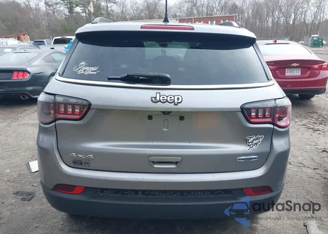 2018 Jeep Compass Latitude 4X4 из США, поврежденный, VIN 3C4NJDBB1JT435428